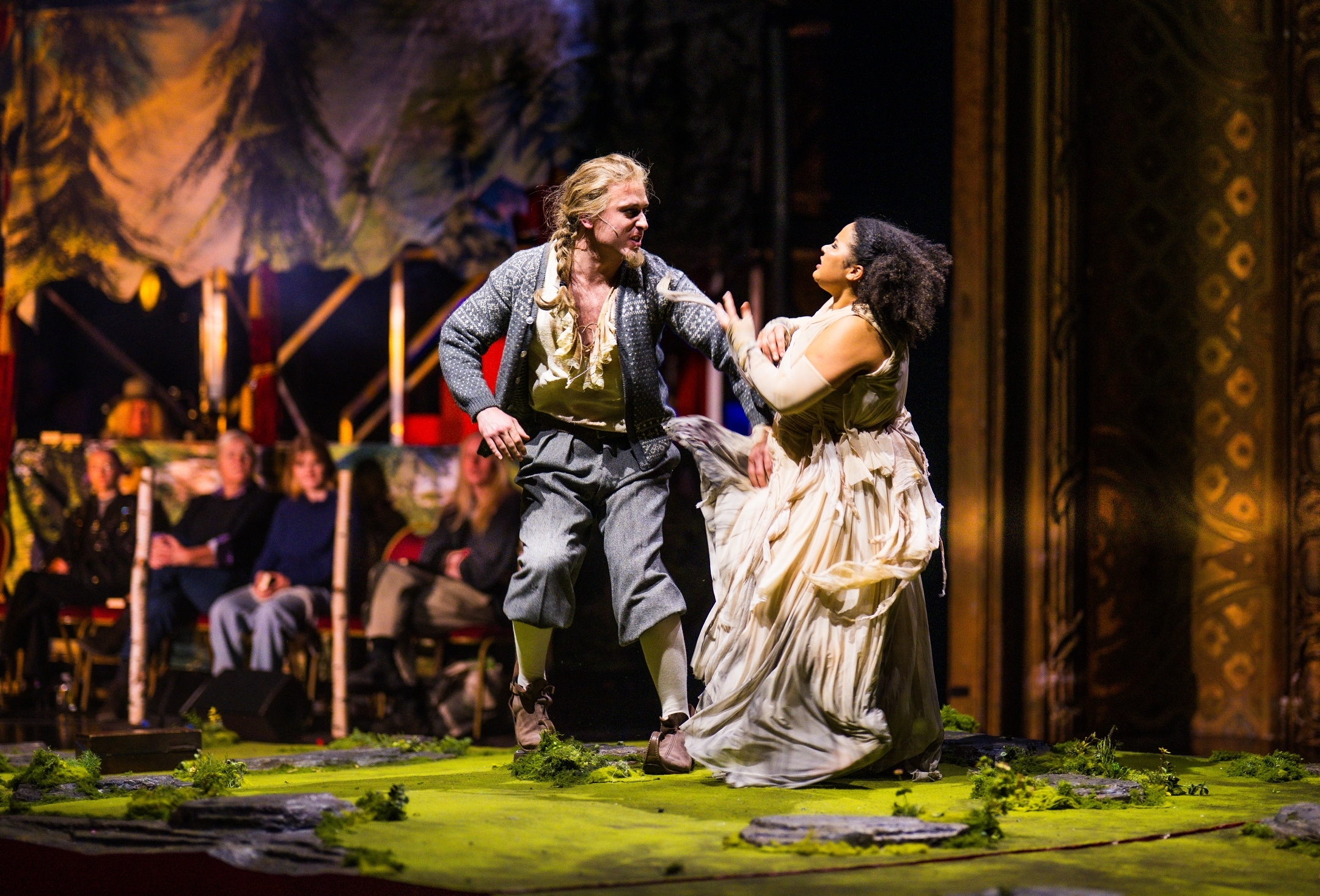 <p><strong>Sagaen om Isfolket</strong>, Nationaltheatret<br />Foto: Lars Opstad</p>