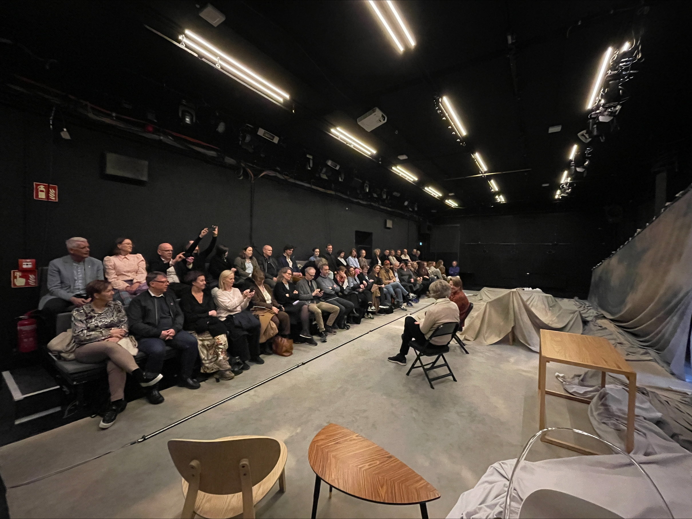 <p>Norsk teaterlederforum på studiereise til Berlin, mars 2024.<br />Foto: Daniel Grünauer, Berliner Ensemble</p>